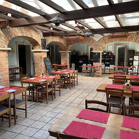 Razman Wine Rooms Gracisce Ngoại thất bức ảnh