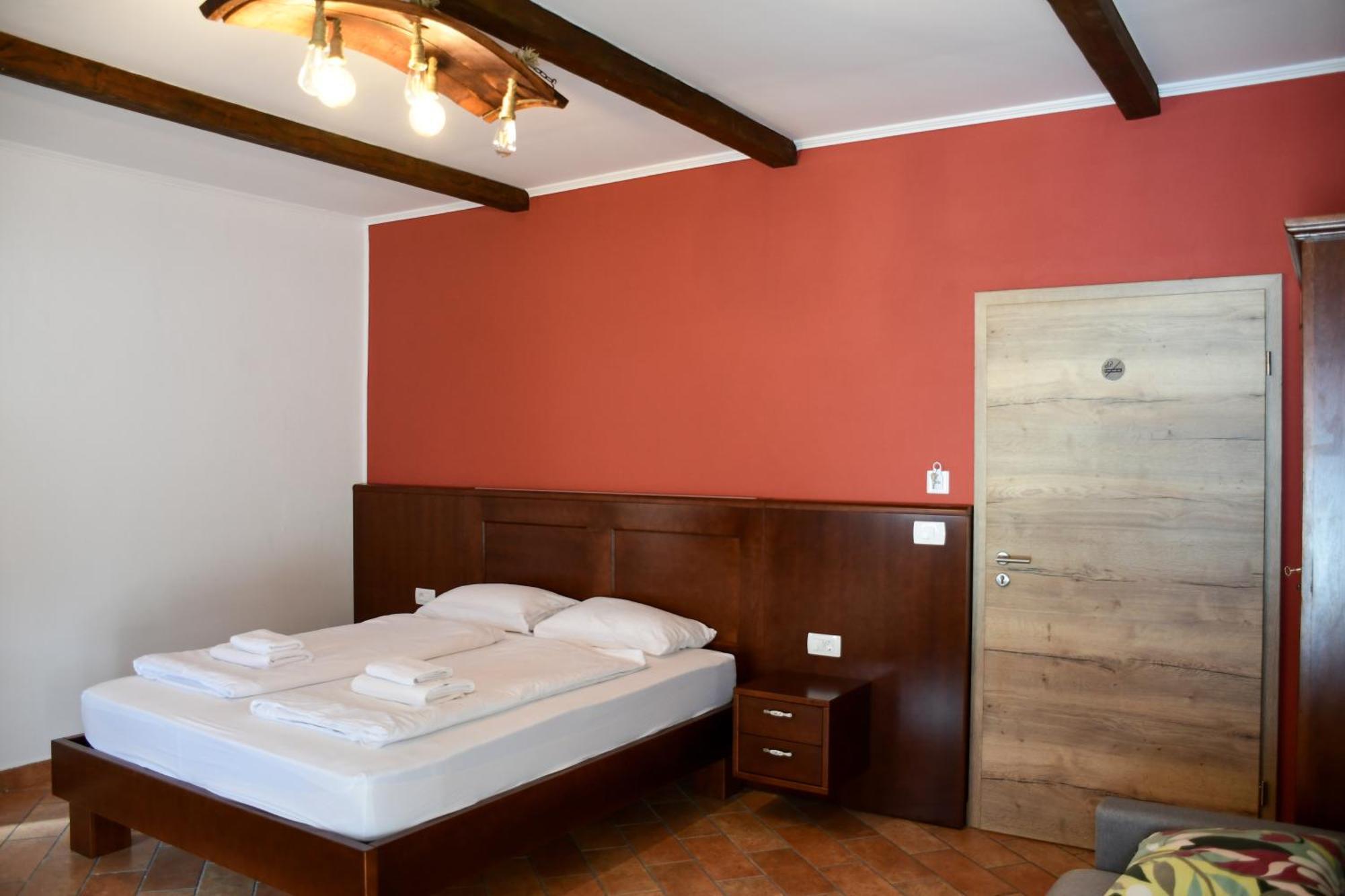 Razman Wine Rooms Gracisce Ngoại thất bức ảnh