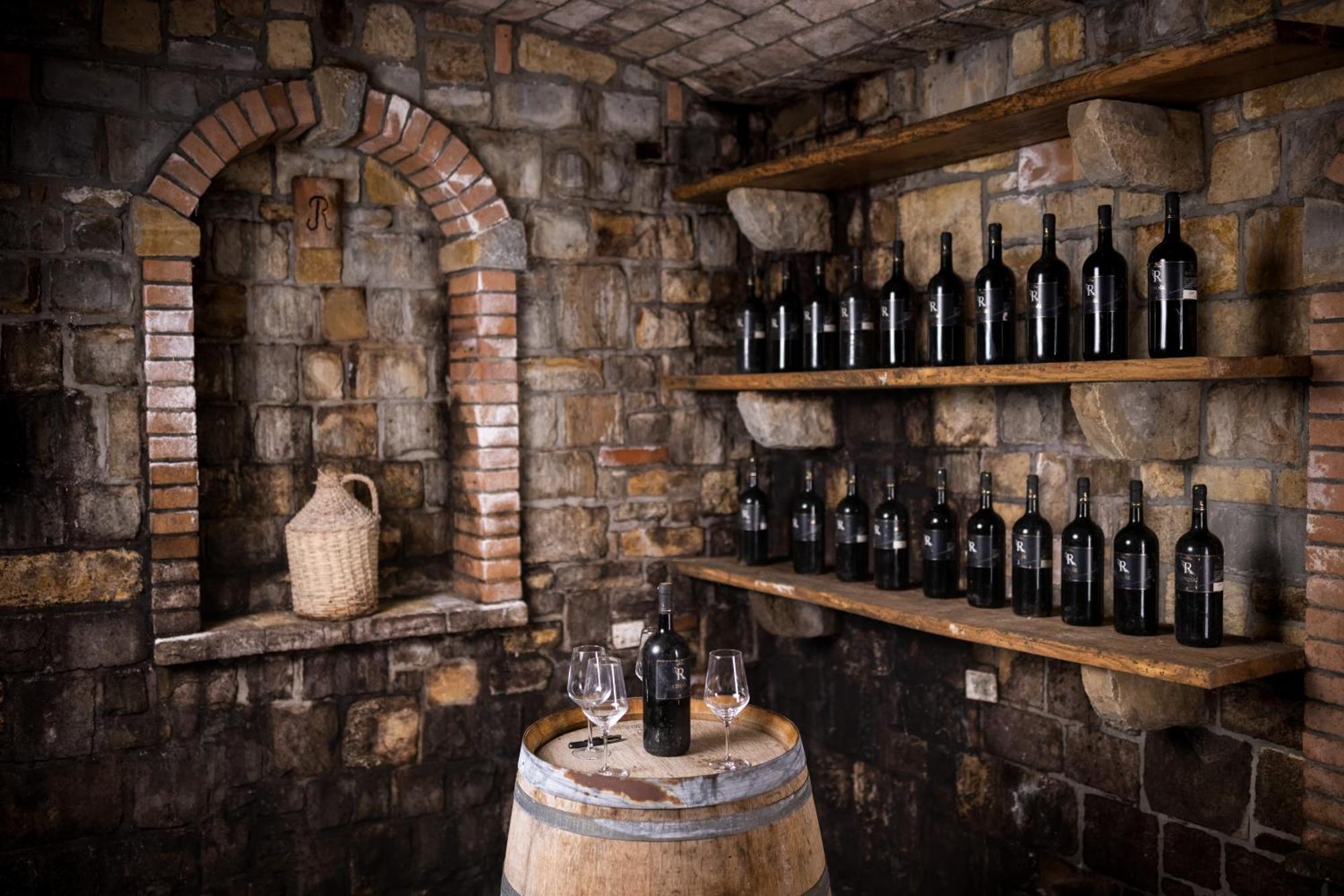 Razman Wine Rooms Gracisce Ngoại thất bức ảnh